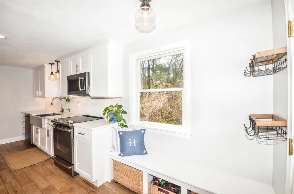 11 Quail Court Manchester NH 03109