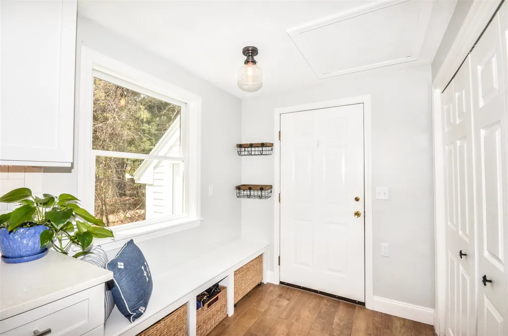 11 Quail Court Manchester NH 03109