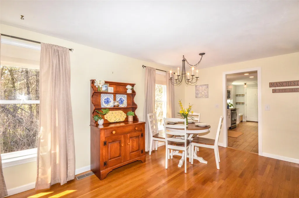 11 Quail Court Manchester NH 03109