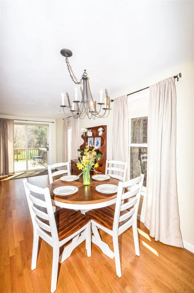 11 Quail Court Manchester NH 03109