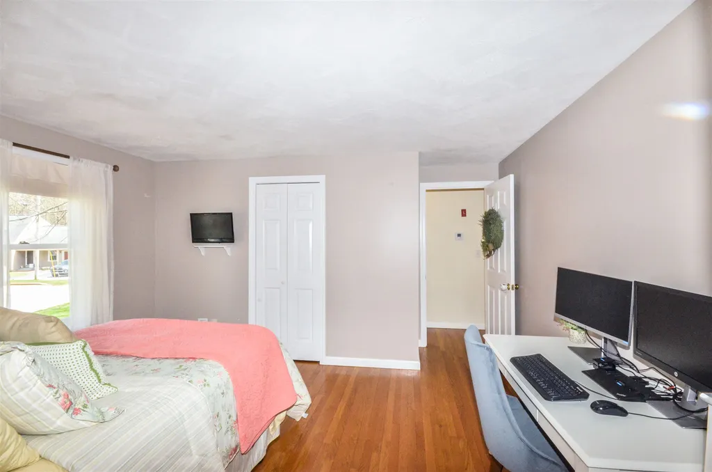 11 Quail Court Manchester NH 03109