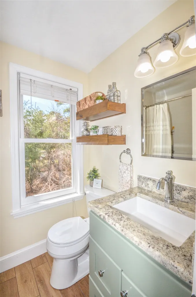 11 Quail Court Manchester NH 03109