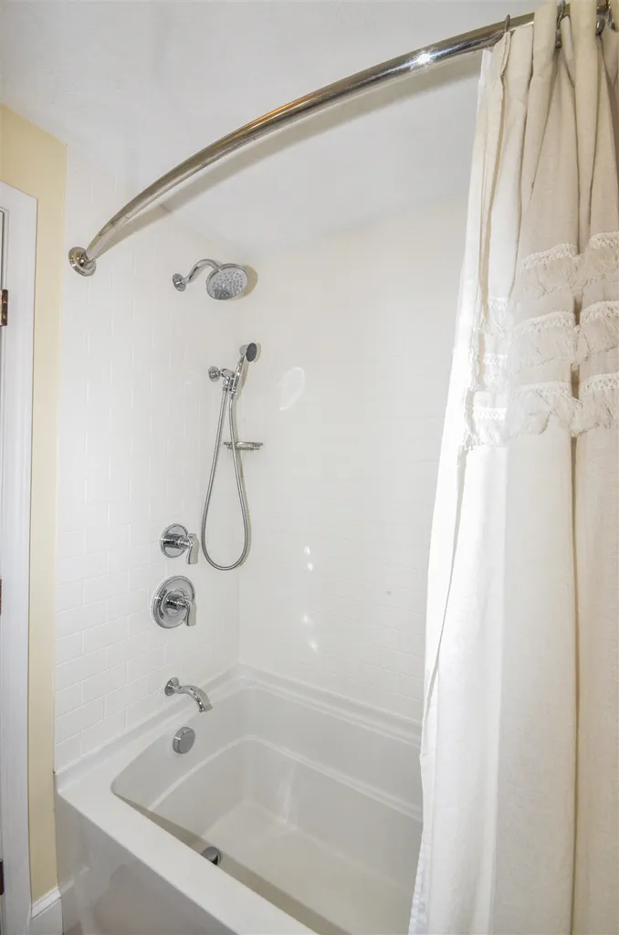 11 Quail Court Manchester NH 03109