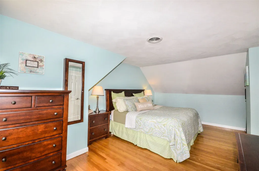 11 Quail Court Manchester NH 03109