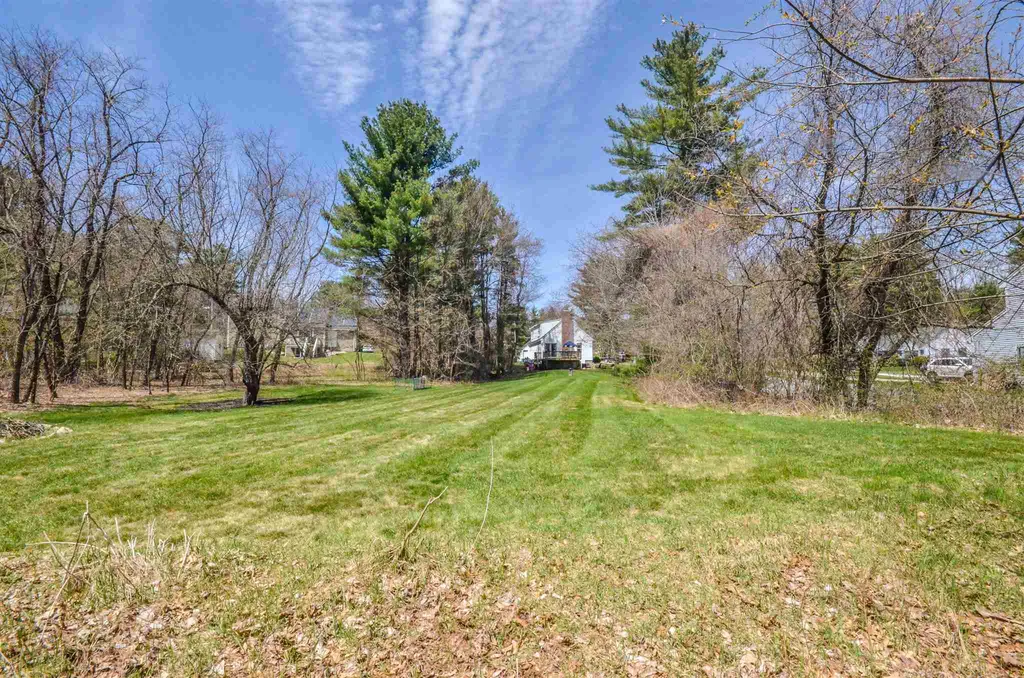 11 Quail Court Manchester NH 03109