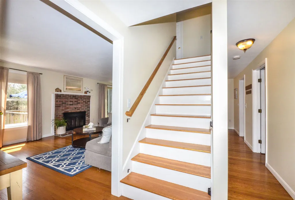 11 Quail Court Manchester NH 03109