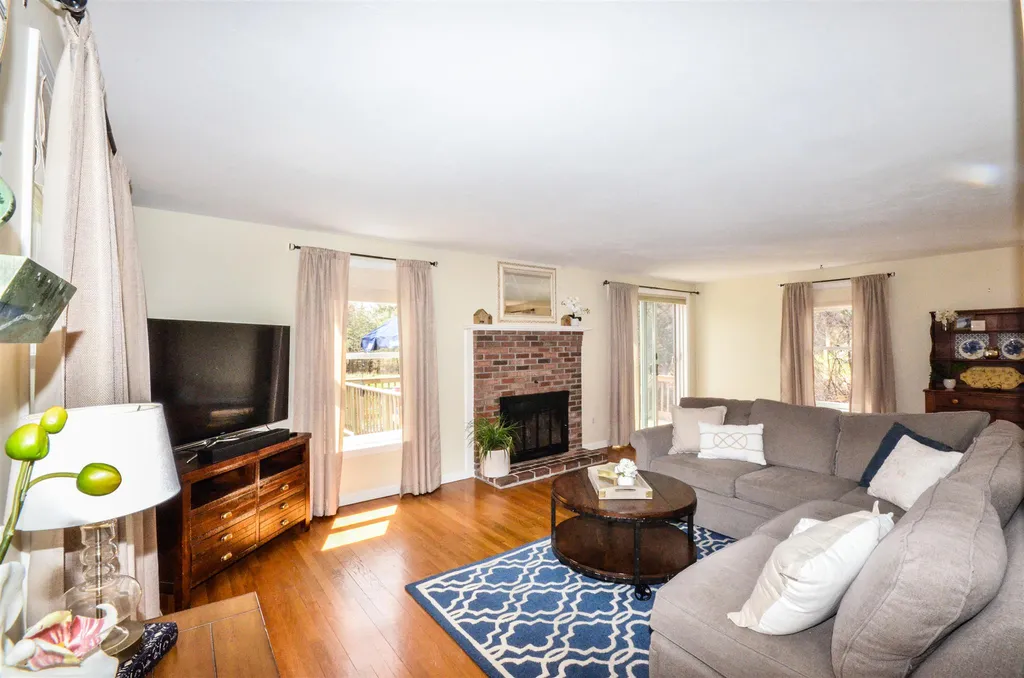 11 Quail Court Manchester NH 03109