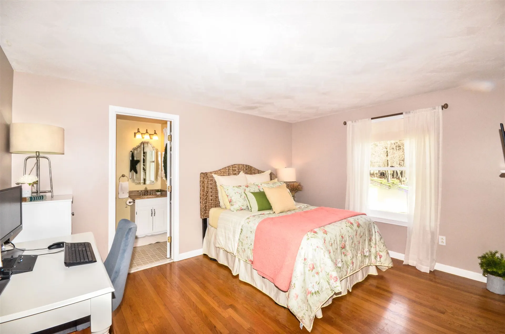 11 Quail Court Manchester NH 03109