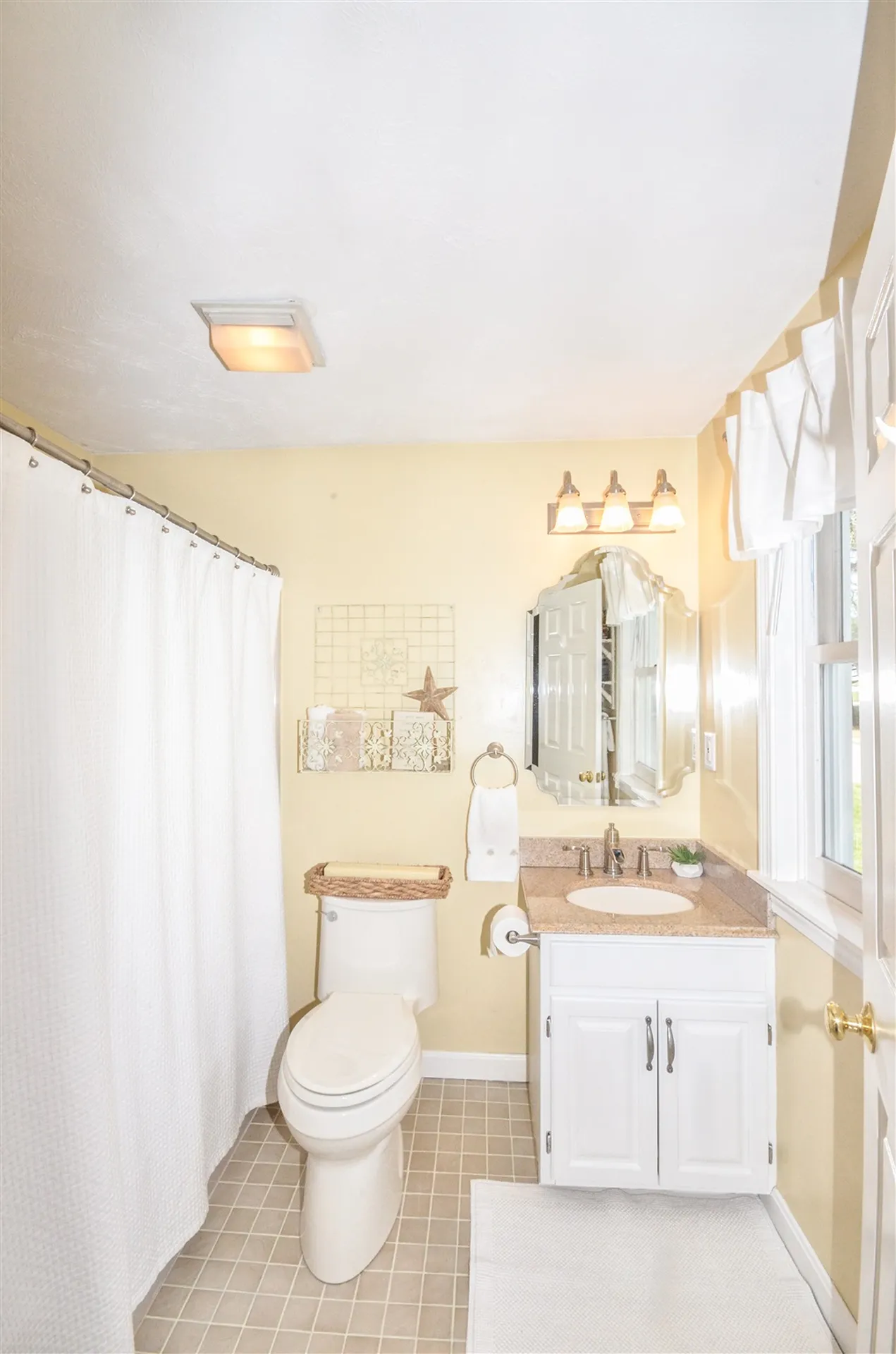 11 Quail Court Manchester NH 03109