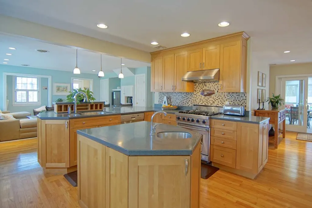 24 Vanderpool Drive Hampton NH 03842