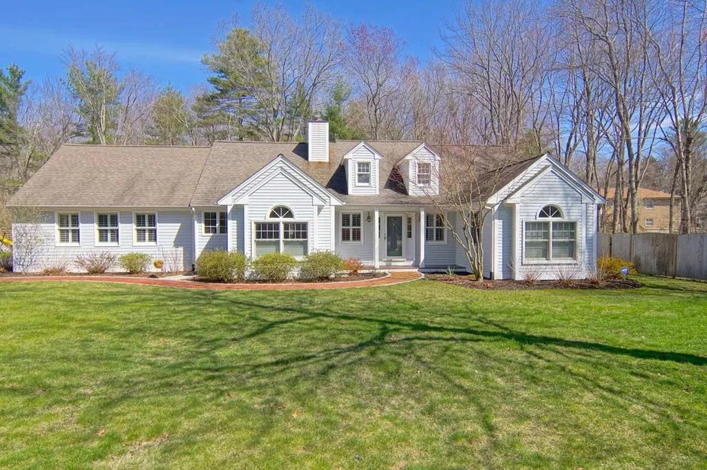 24 Vanderpool Drive Hampton NH 03842