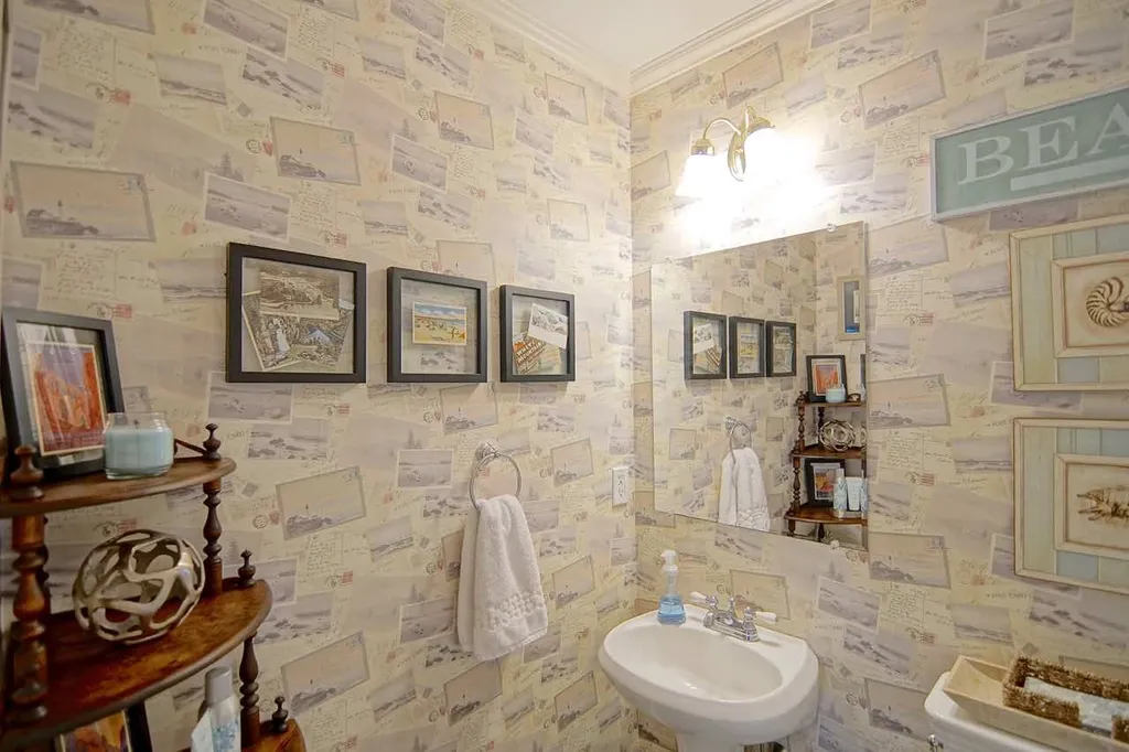 24 Vanderpool Drive Hampton NH 03842