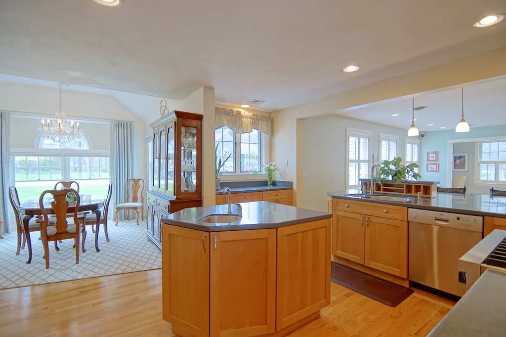 24 Vanderpool Drive Hampton NH 03842