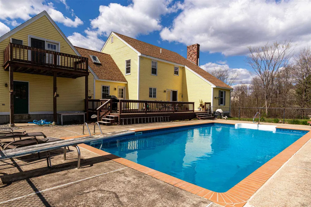 2 Washington Way Kingston NH 03848