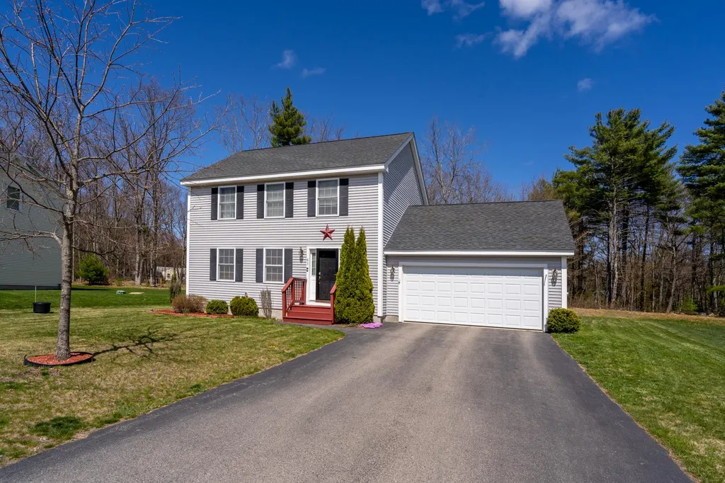 61 Hawthorne Circle Somersworth NH 03878