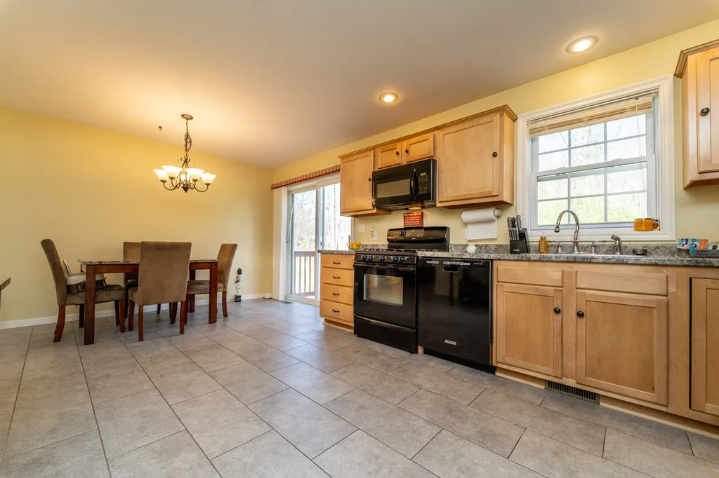 61 Hawthorne Circle Somersworth NH 03878