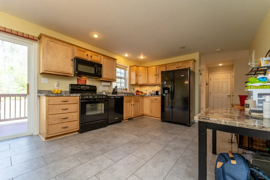 61 Hawthorne Circle Somersworth NH 03878