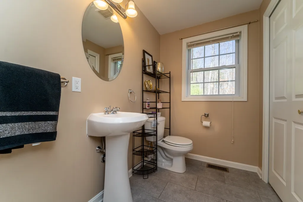 61 Hawthorne Circle Somersworth NH 03878