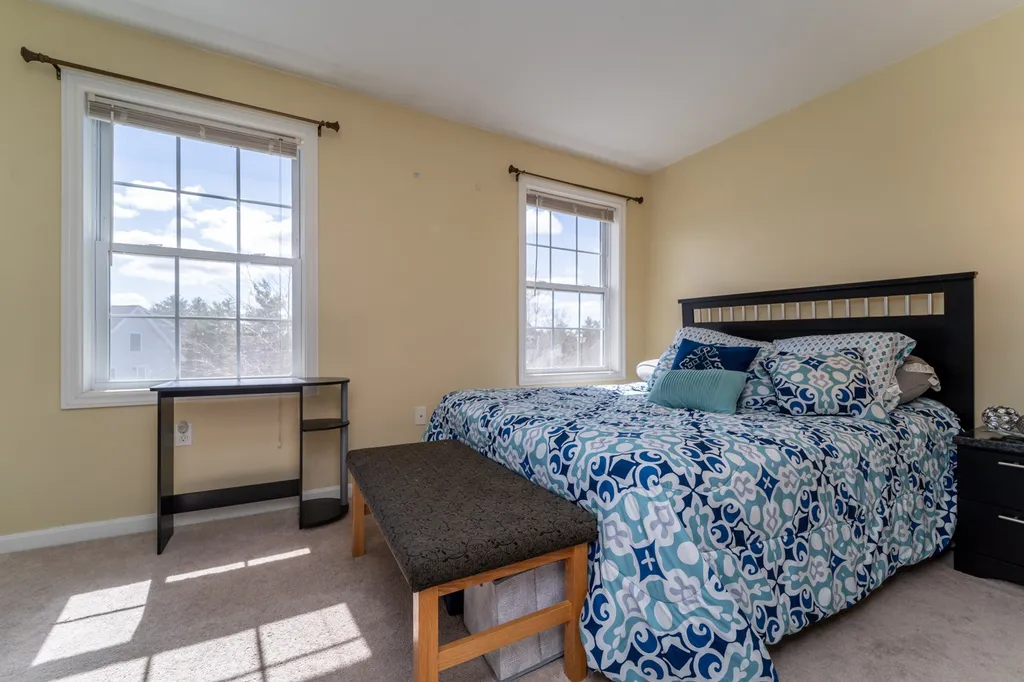 61 Hawthorne Circle Somersworth NH 03878
