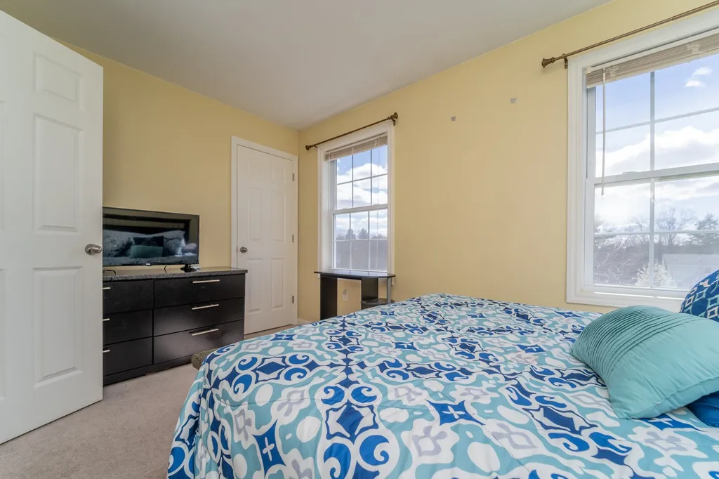 61 Hawthorne Circle Somersworth NH 03878