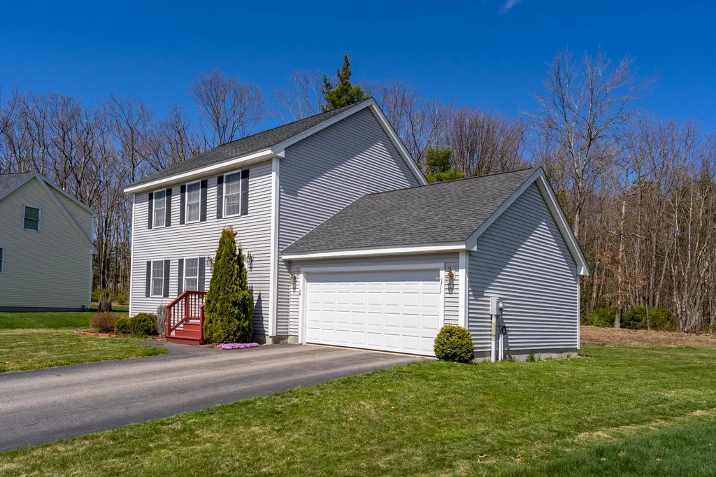 61 Hawthorne Circle Somersworth NH 03878