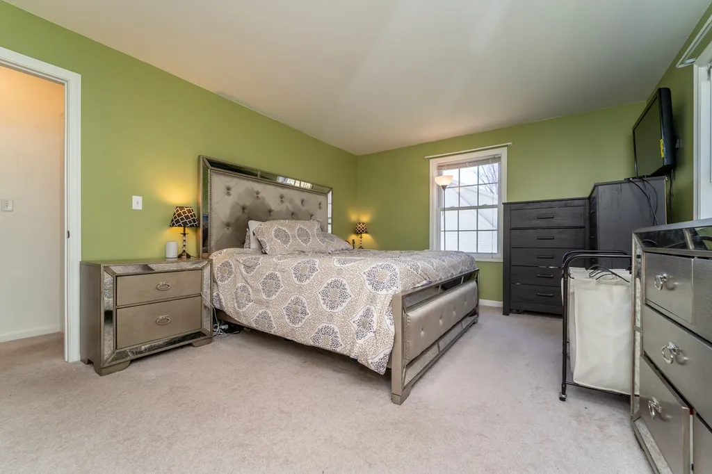 61 Hawthorne Circle Somersworth NH 03878