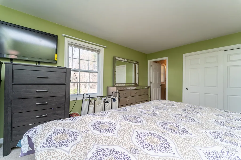 61 Hawthorne Circle Somersworth NH 03878
