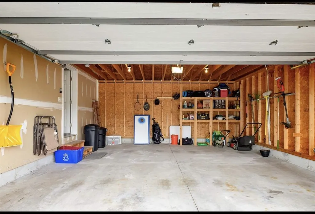 61 Hawthorne Circle Somersworth NH 03878