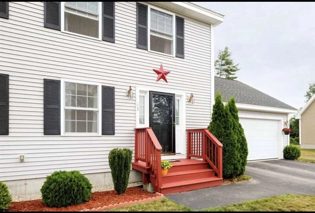 61 Hawthorne Circle Somersworth NH 03878