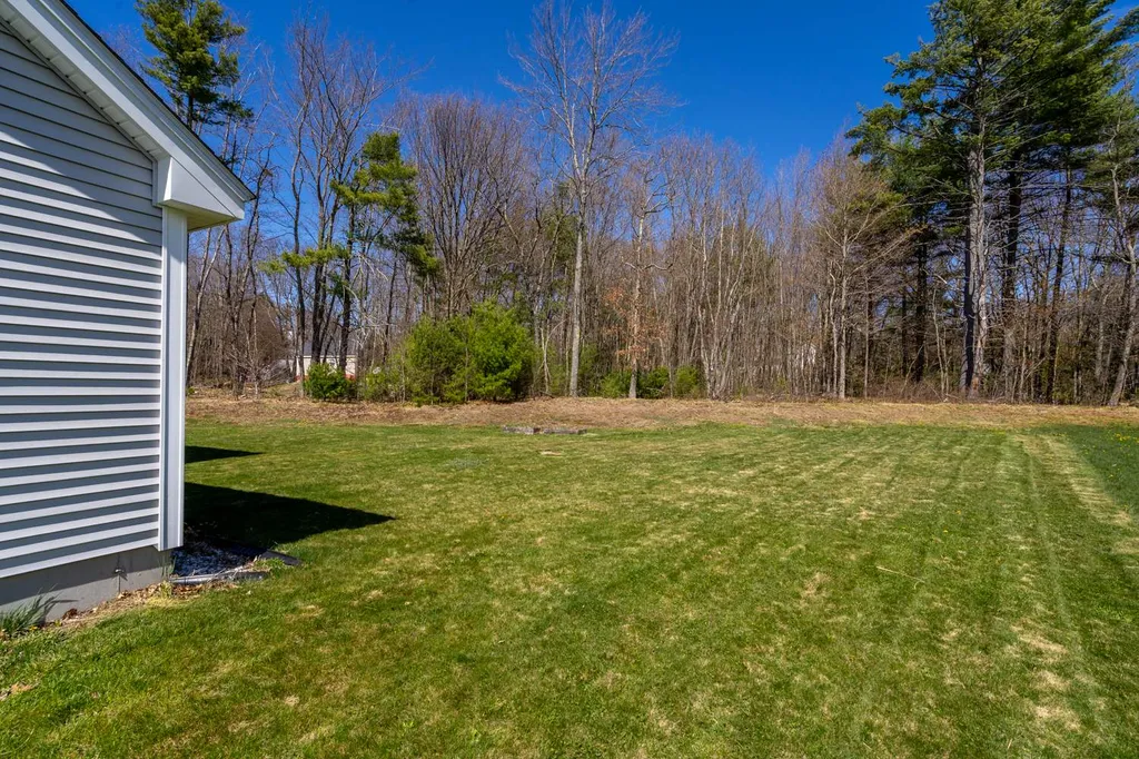 61 Hawthorne Circle Somersworth NH 03878