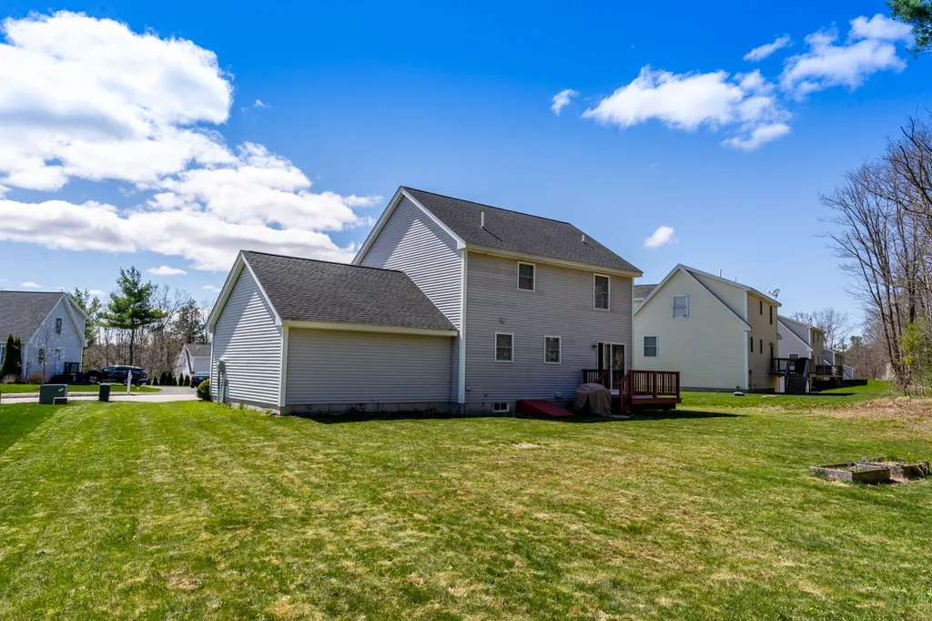 61 Hawthorne Circle Somersworth NH 03878