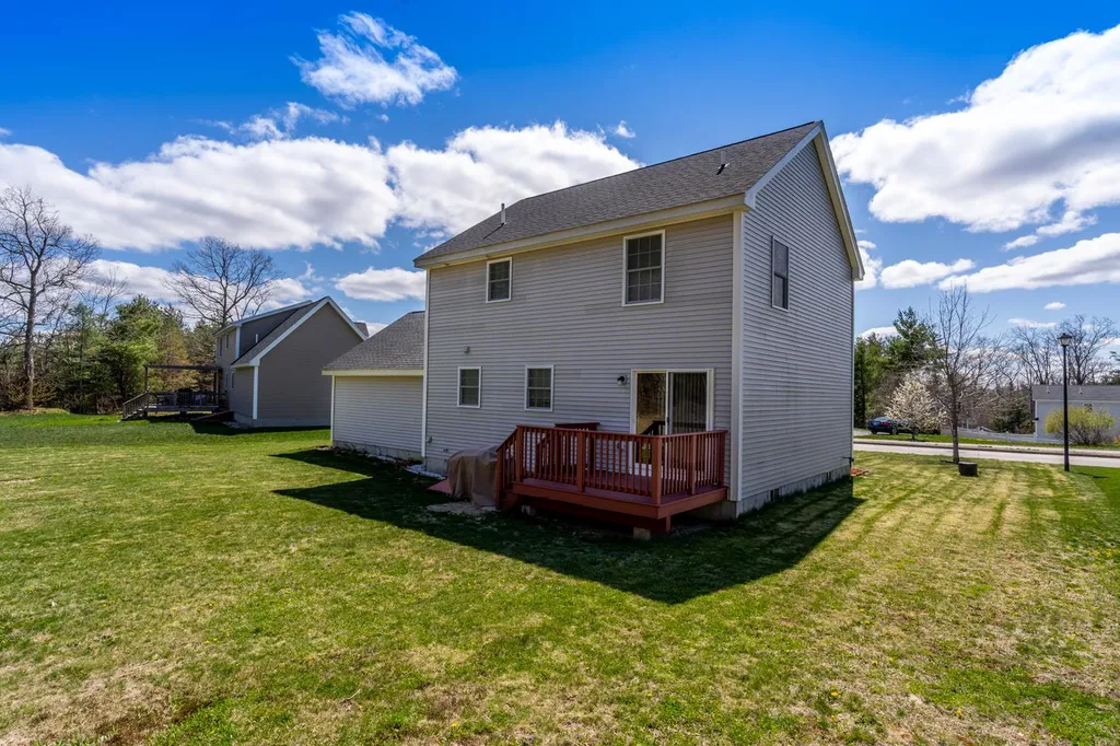 61 Hawthorne Circle Somersworth NH 03878