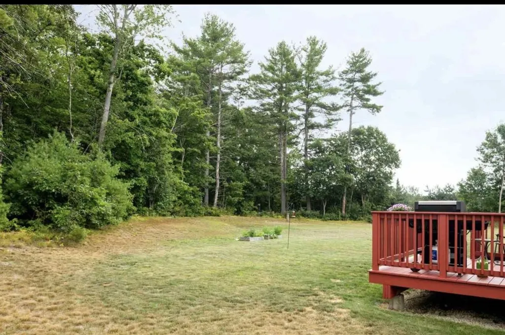 61 Hawthorne Circle Somersworth NH 03878
