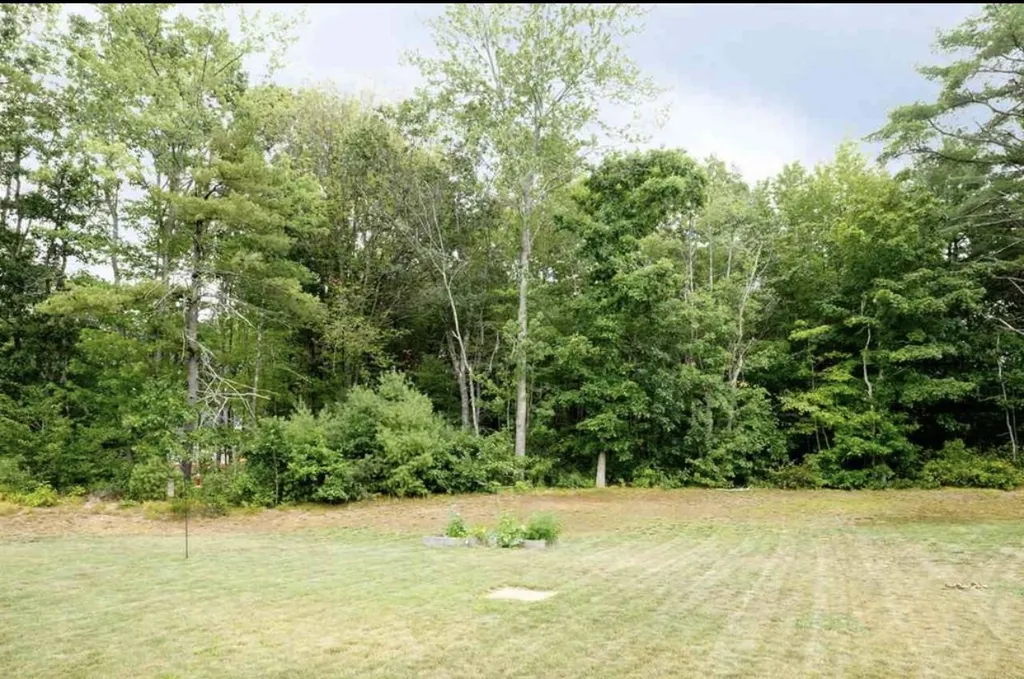 61 Hawthorne Circle Somersworth NH 03878