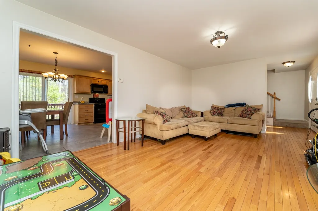 61 Hawthorne Circle Somersworth NH 03878