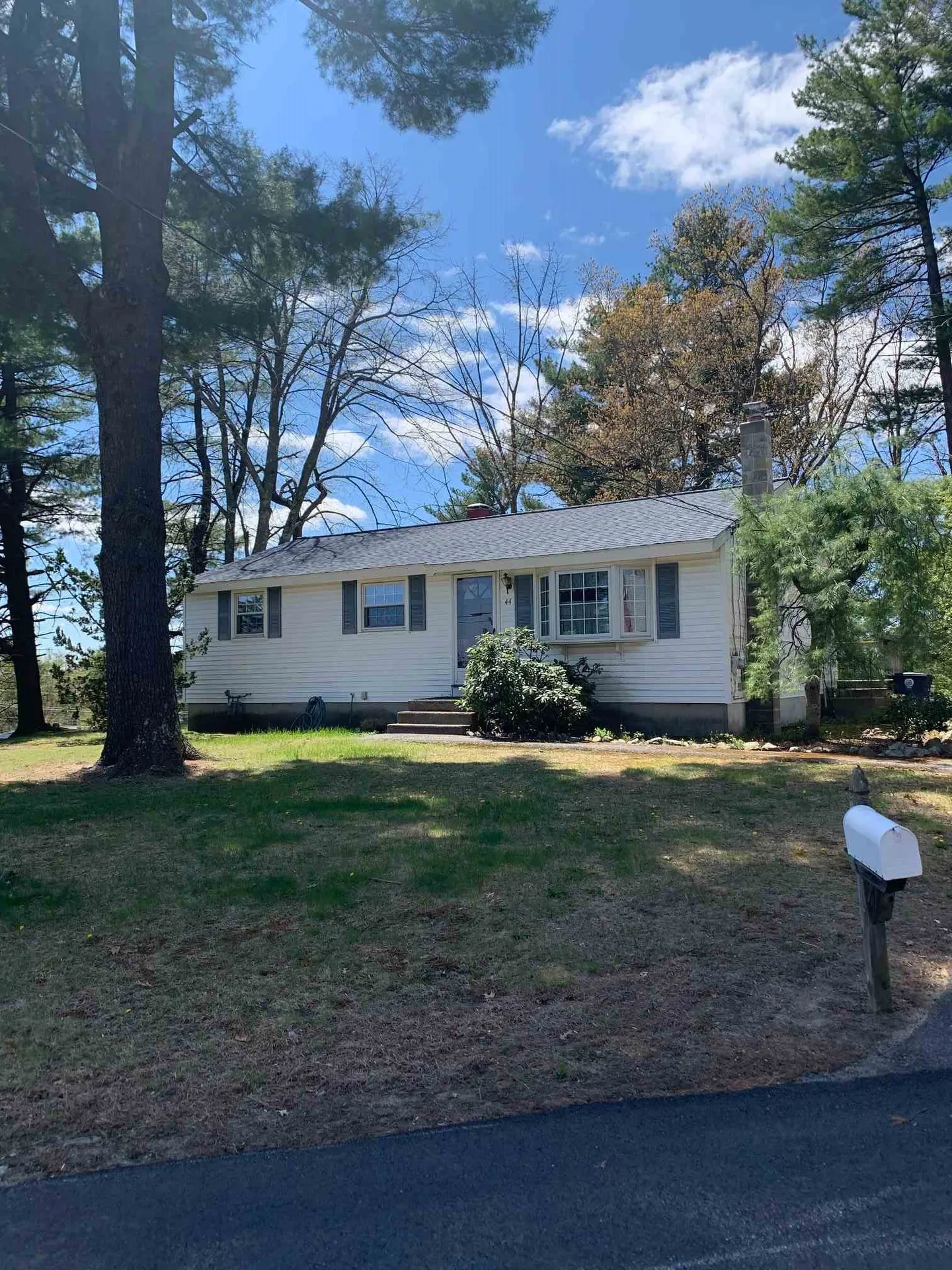 44 White Plains Drive Nashua NH 03062