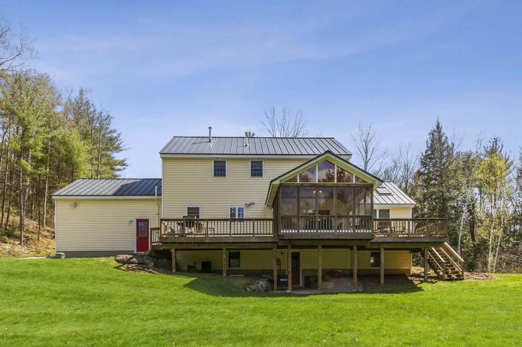 15 Hampshire Hills Drive Bow NH 03304