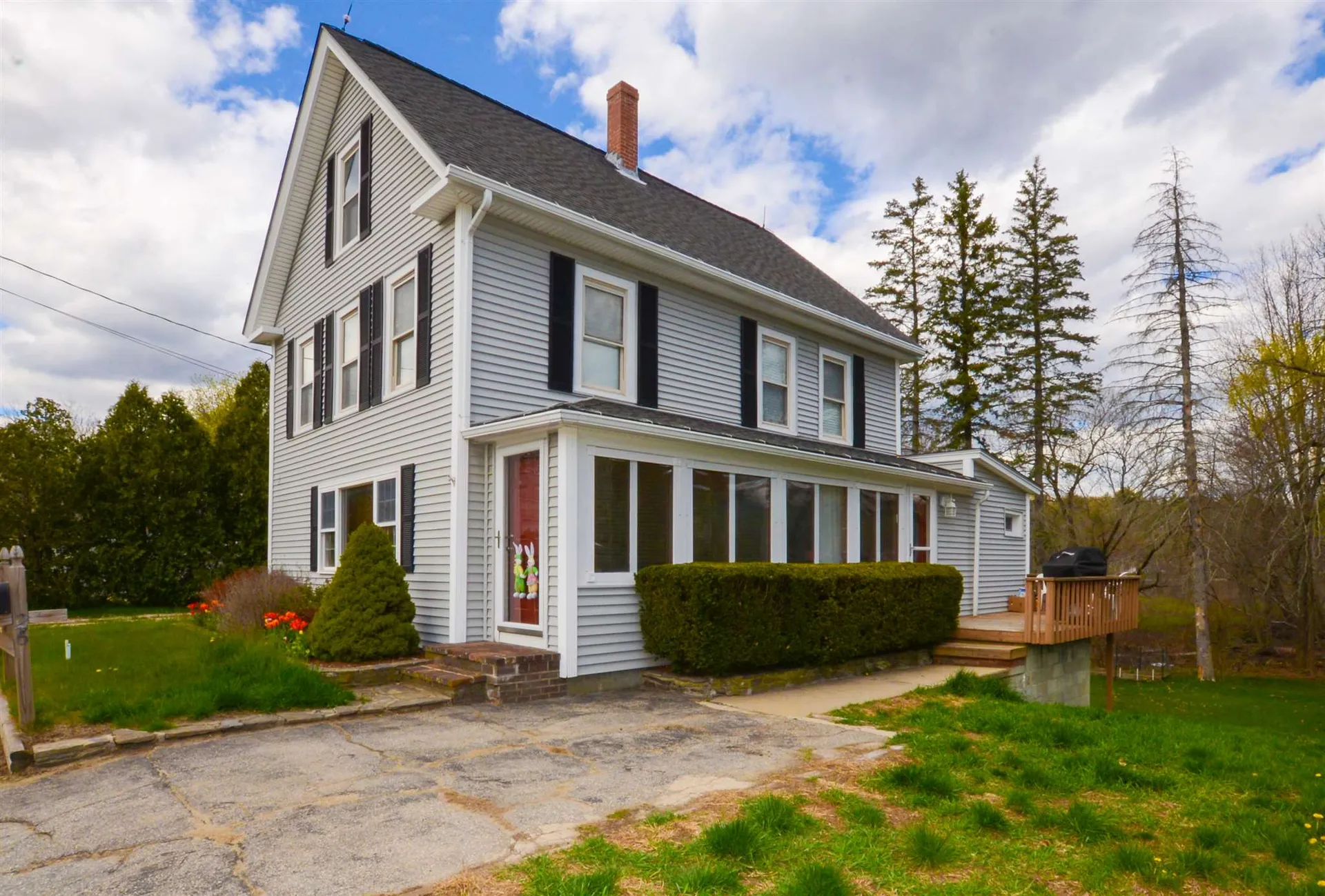 26 Main Street Raymond NH 03077