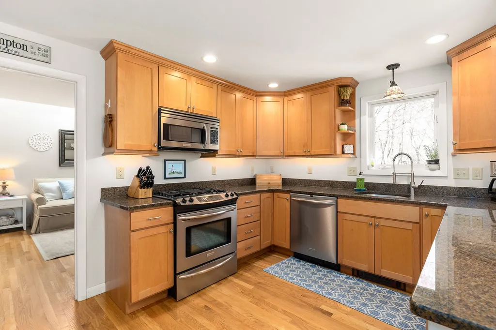 102 Esker Road Hampton NH 03842