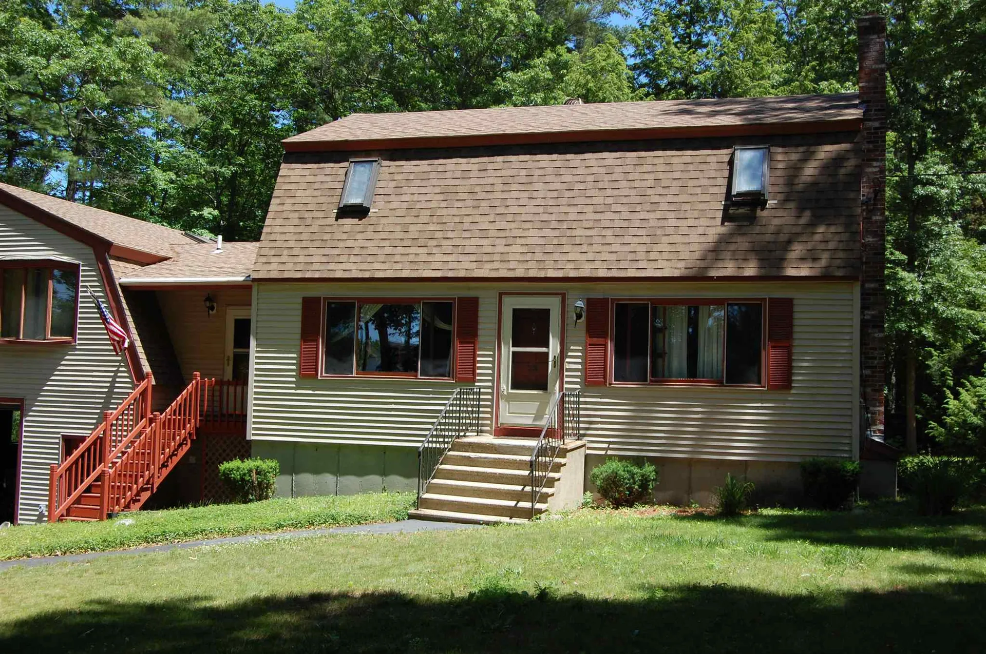 73 Old Chester Road Derry NH 03038-4018