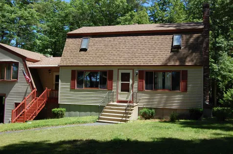 73 Old Chester Road Derry NH 03038-4018