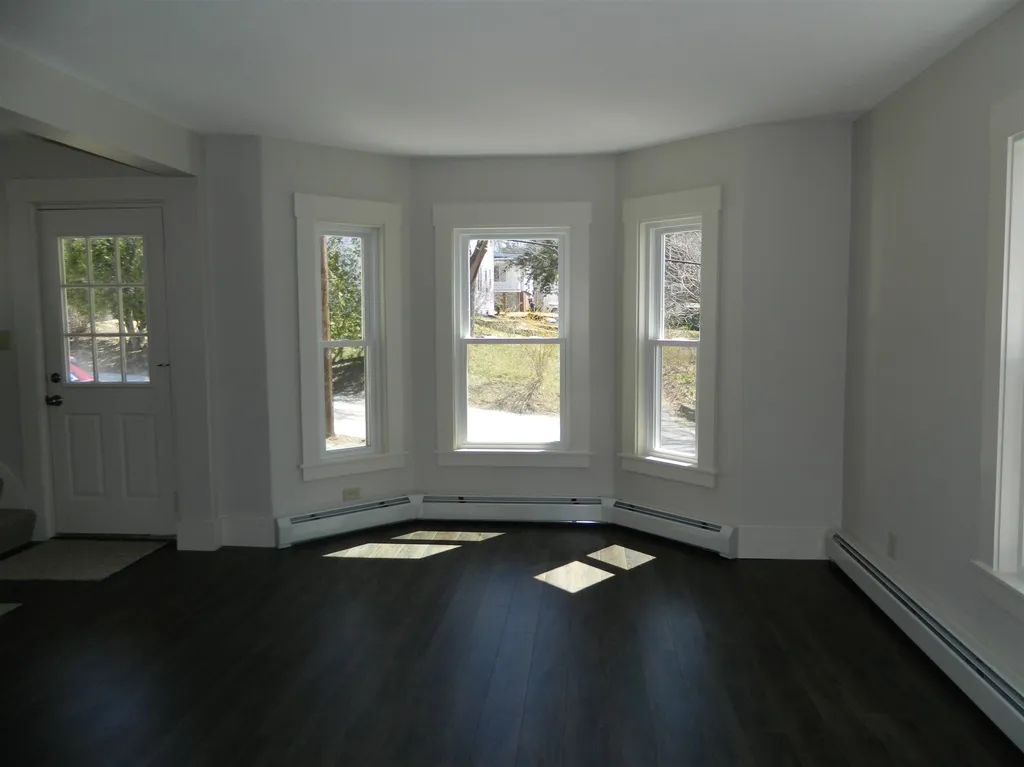 22 Oak Street Franklin NH 03235