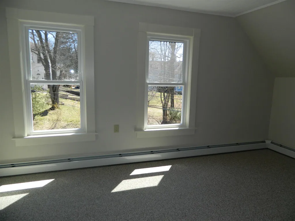 22 Oak Street Franklin NH 03235