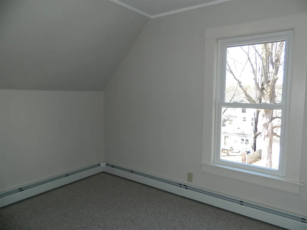 22 Oak Street Franklin NH 03235