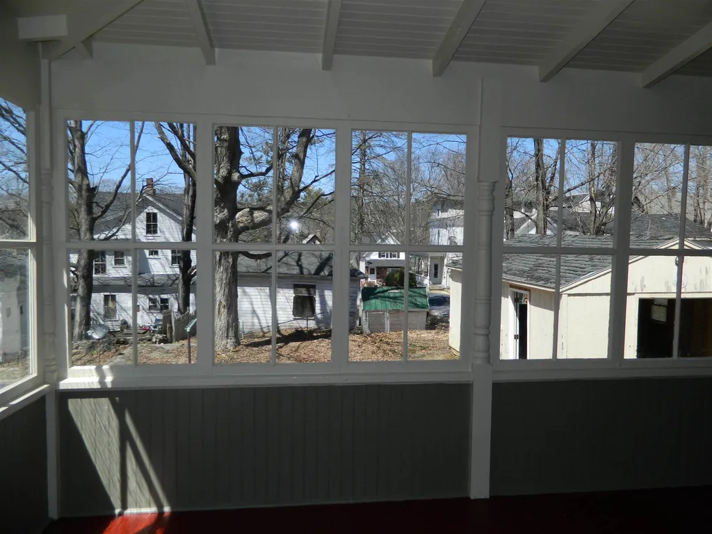 22 Oak Street Franklin NH 03235