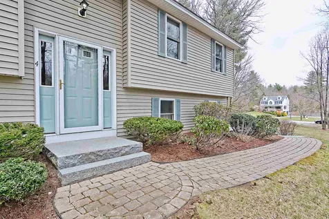 4 Kathryns Way Sandown NH 03873