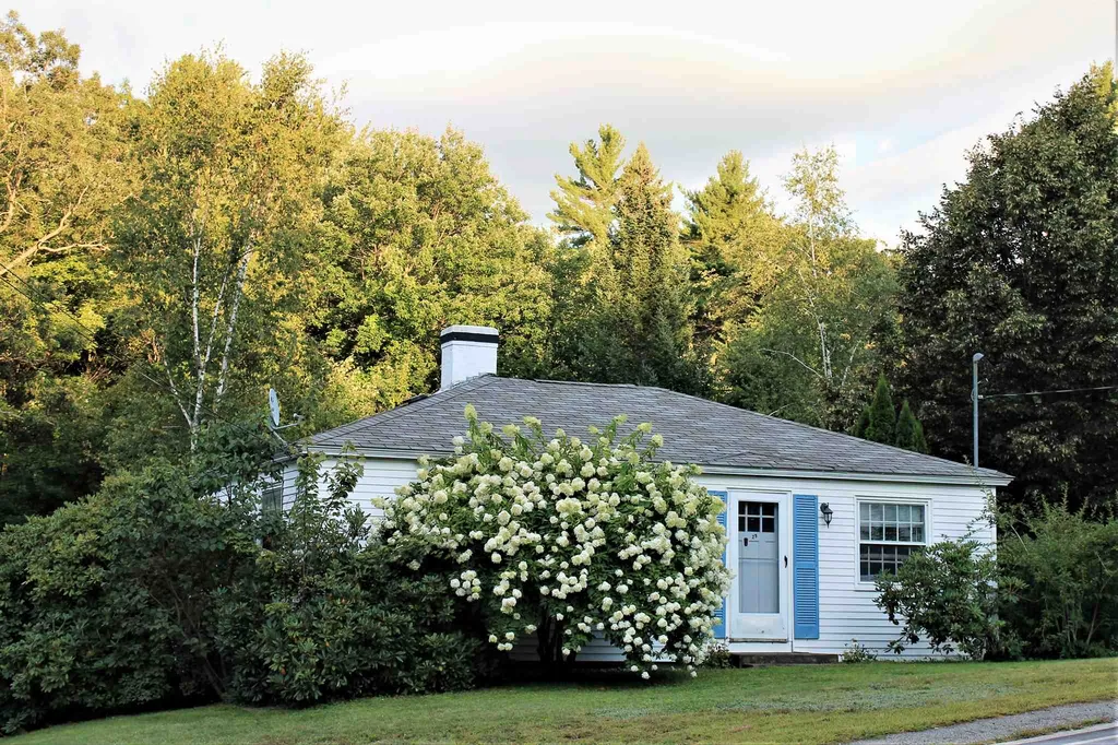 29 Logging Hill Road Bow NH 03304