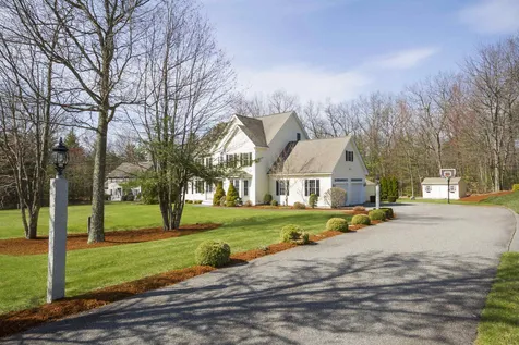 29 Bear Run Drive Litchfield NH 03052