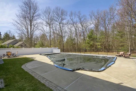 29 Bear Run Drive Litchfield NH 03052