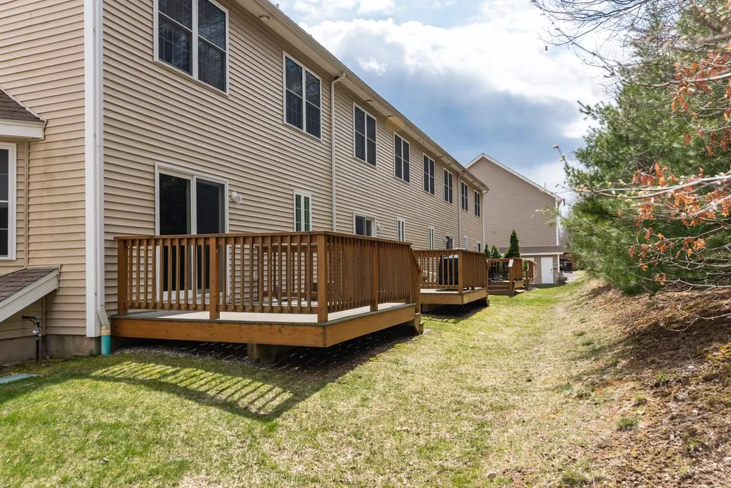 23b Clearview Circle Hudson NH 03051-4036